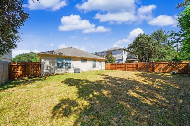 Building Photo - 11114 Hillsdale Loop