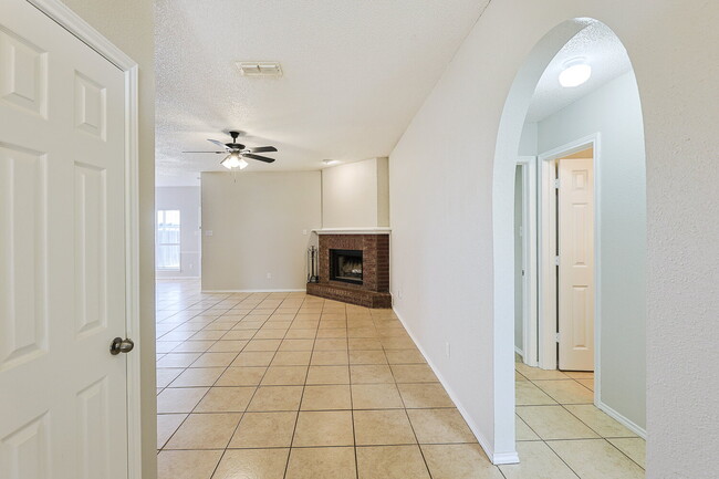 Building Photo - "Spacious 3-Bedroom Haven with 2 Full Baths – 1,592 Sq Ft with Lawn Care Included!"