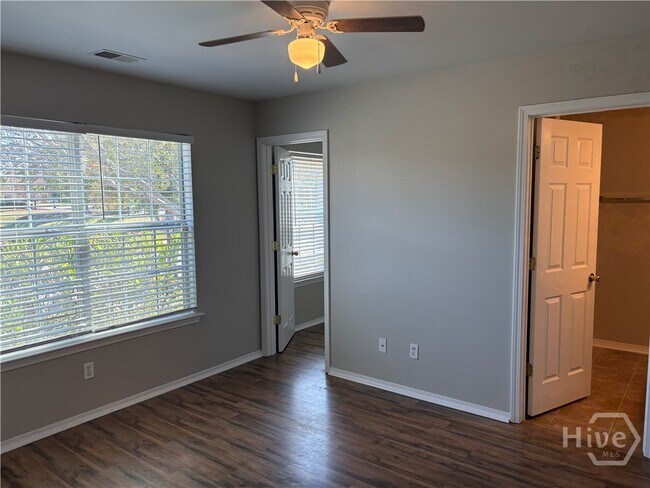 Building Photo - 119 Fairgreen St