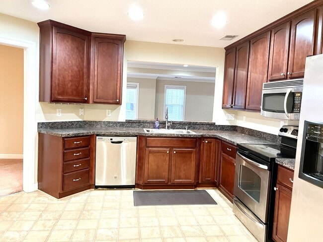 Building Photo - Beautifully Maintained Home in the Heart o...