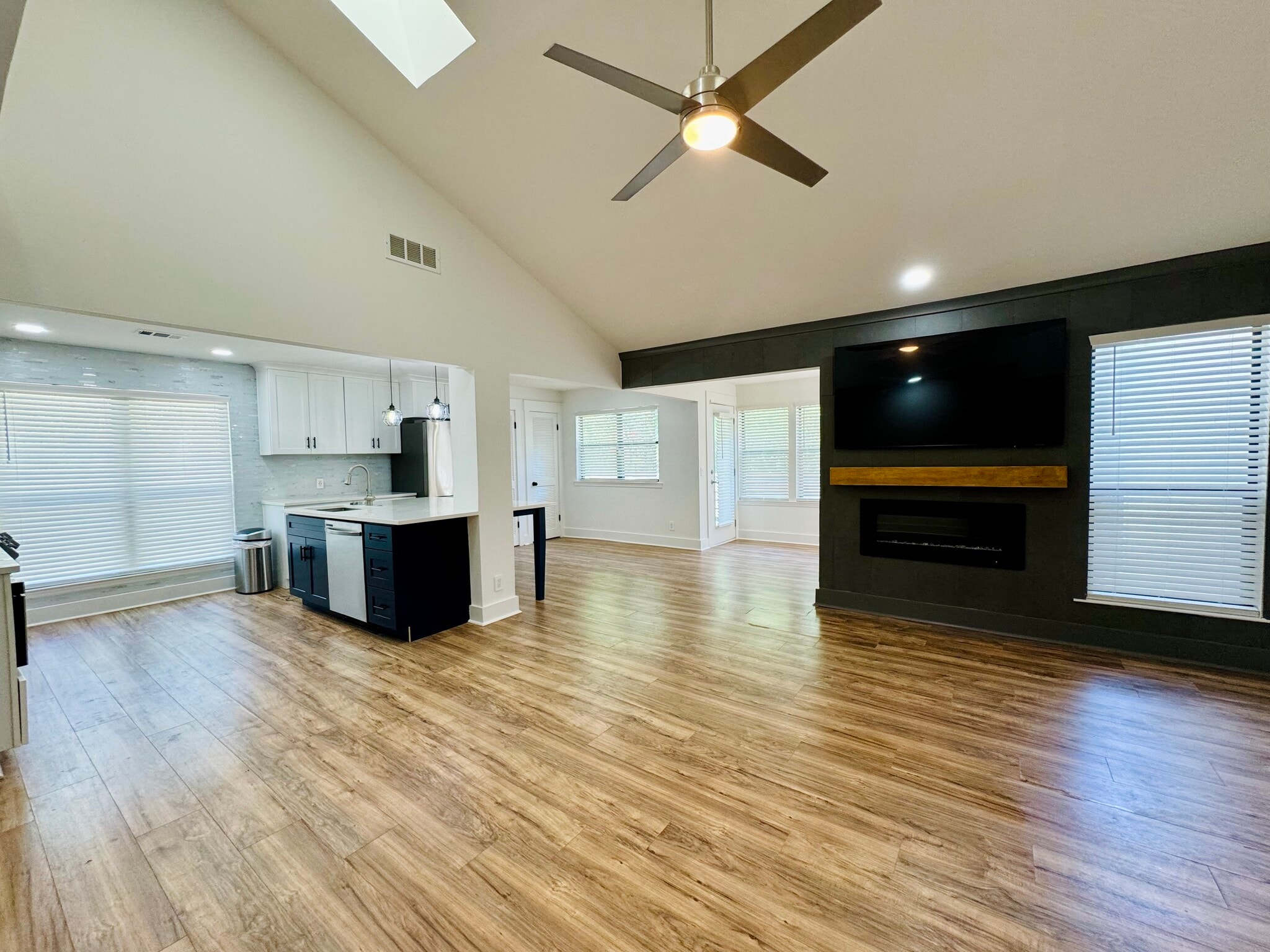 Building Photo - 1904 Variations Dr NE