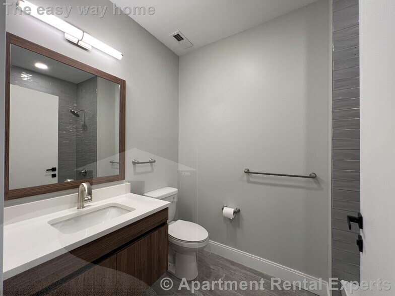 Building Photo - 9 Central St