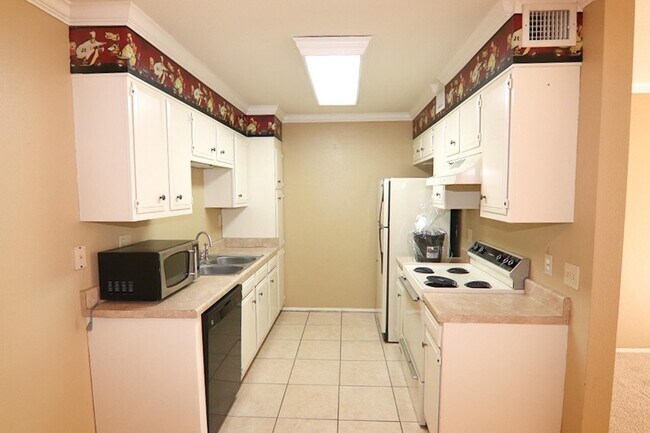 Building Photo - 8648 Glen Meadow Ln