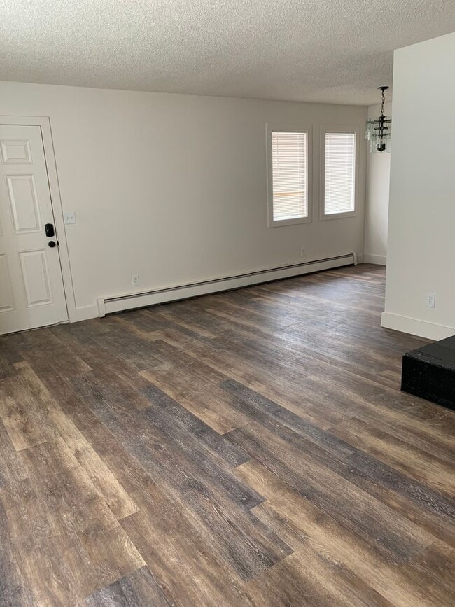 Building Photo - 2 Bdrm 1 Ba | Baxter & Northern Lights are...
