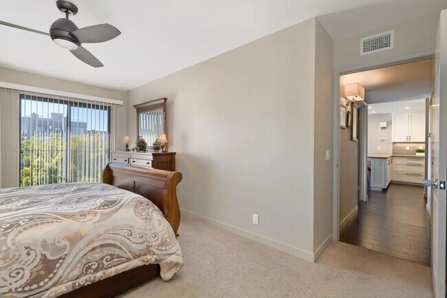 Building Photo - Move-In Ready 2BR/2BA Condo in Prime Cortez Hill Location!