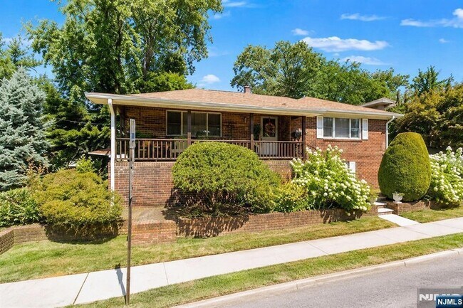 Building Photo - 343 Tremont Ave