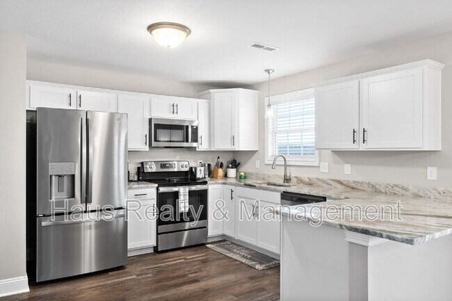 Building Photo - 764 Lillian Grace Dr