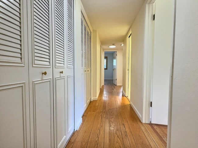 Building Photo - 4BD/2BA – Bright Los Altos cul-de-sac home...