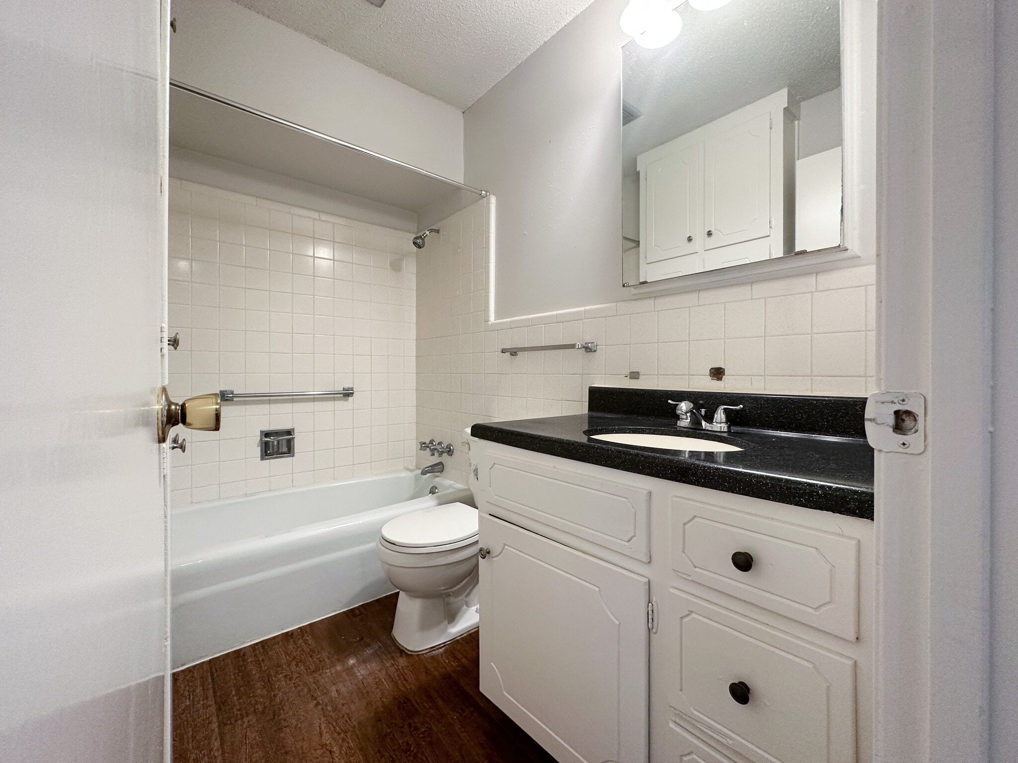 main bath - 406 E Wells St