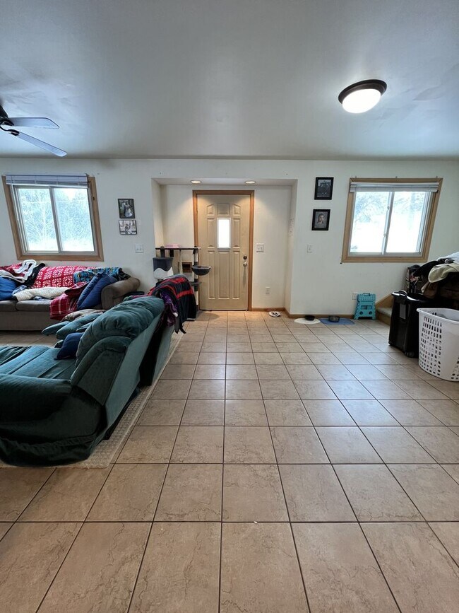 Building Photo - 1318 N 19th Ave E