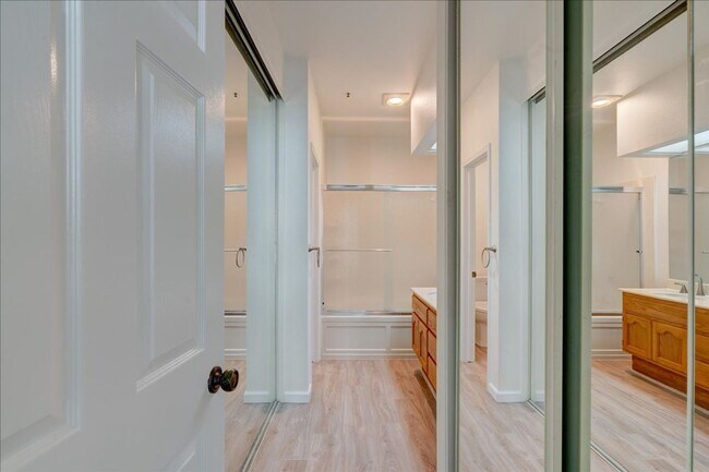 Building Photo - Resort Like Living 2 Master Suites Condo F...