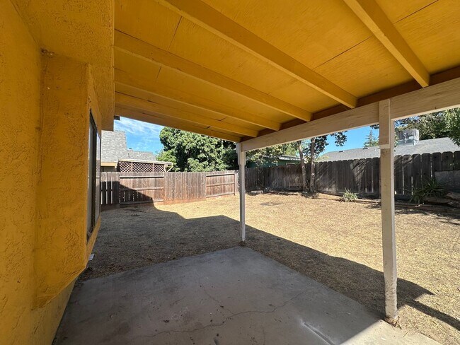 Building Photo - 2036 Sheldon Dr