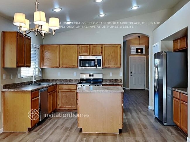 Building Photo - 1032 N Hudson Pl