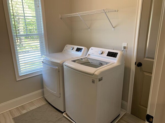 Building Photo - 4230 Old Cherokee St