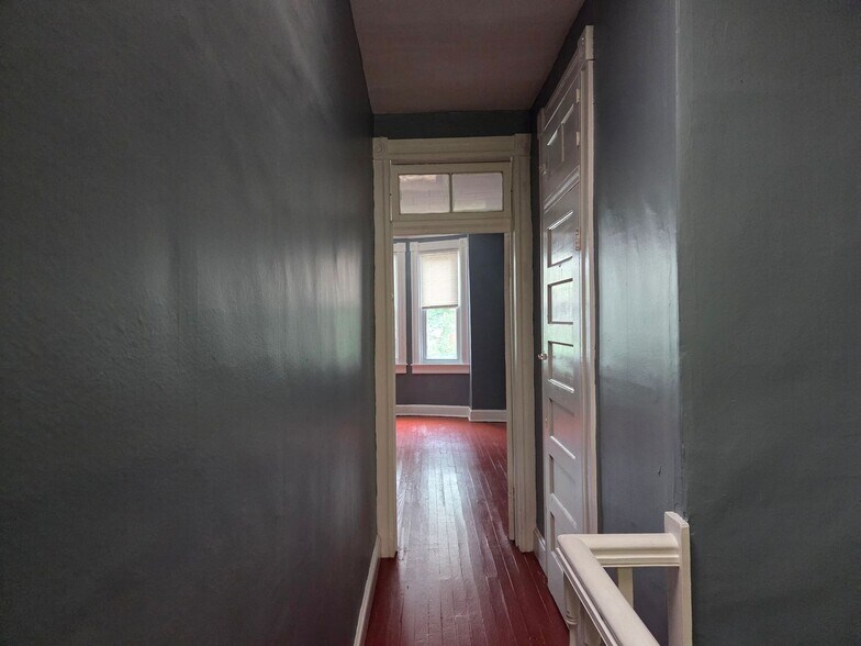 Building Photo - 406 S Macon St.