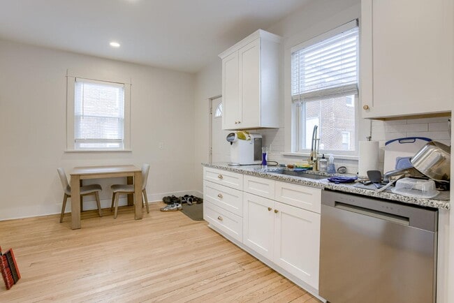 Building Photo - 3820 Chicago St