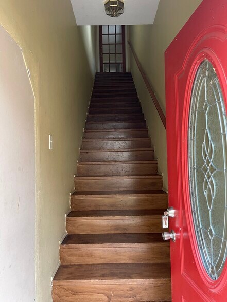 Steps leading up to home - 10180 SE 139th Plz