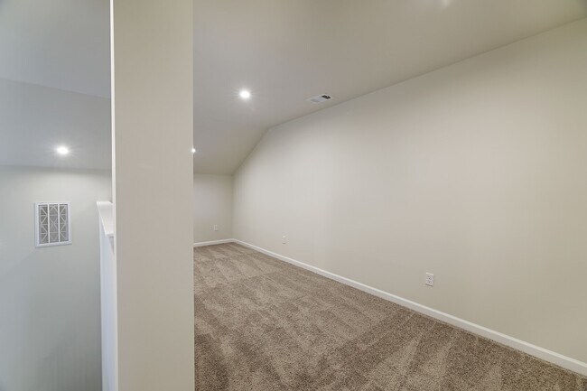 Building Photo - 546 Becks Pl