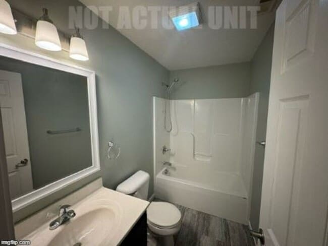 Building Photo - 2000 W Herrin St