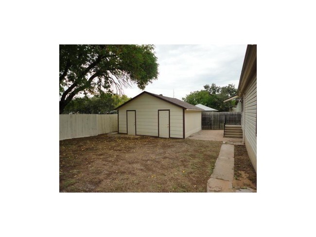 Building Photo - 219 Merritt St