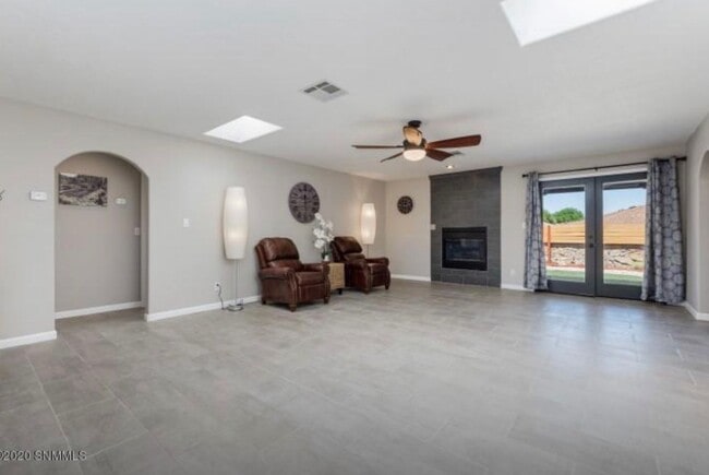 Building Photo - Beautiful Remodeled Home—-Will go fast!!!
