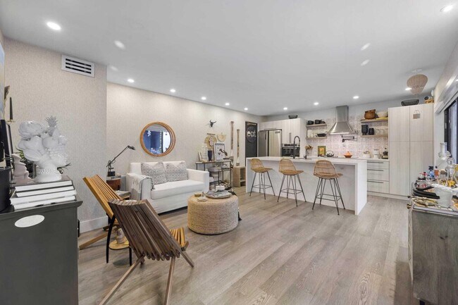 Building Photo - 1605 S US Hwy 1