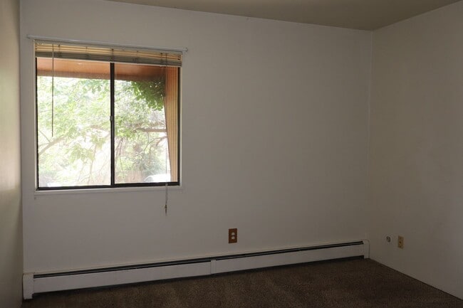 Building Photo - Spacious 2-Bedroom Condo Near Campus West and City Park