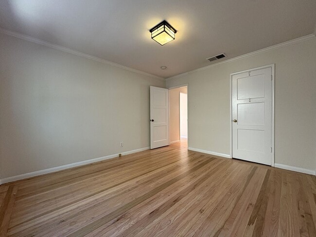 Building Photo - Beautiful 4BD/2BA Menlo Park Home with Lar...