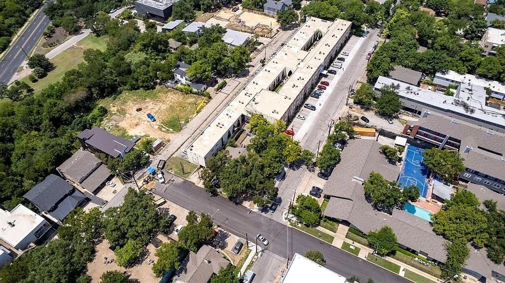 Building Photo - 2802 Salado St