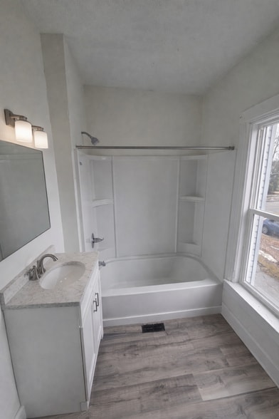 Building Photo - 406 Garfield Ave