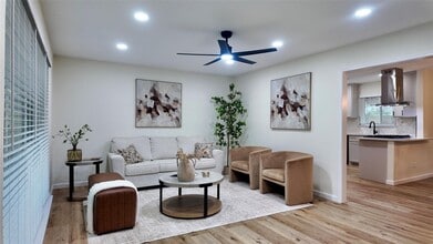 Building Photo - Beautiful Lochwood Gem