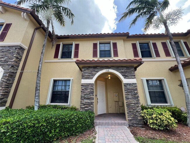 Building Photo - 748 SE 32nd Ave