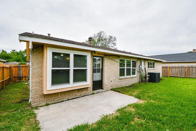 Building Photo - 2430 Ridge Hollow Dr