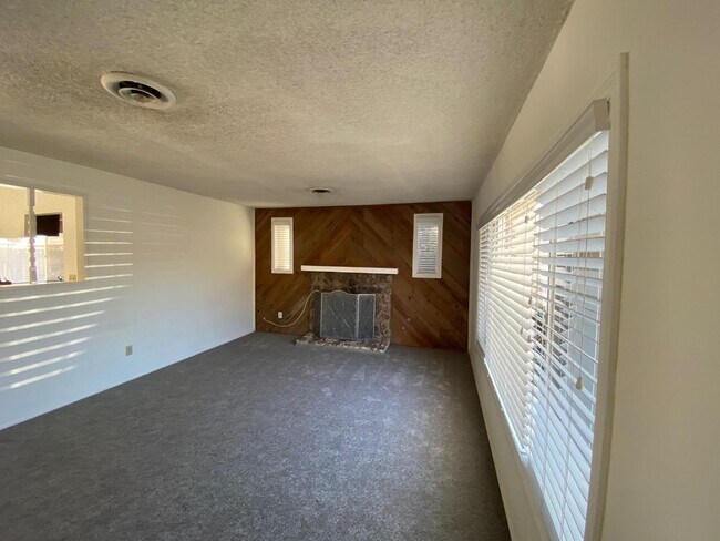 Building Photo - 5348 El Molino Ave