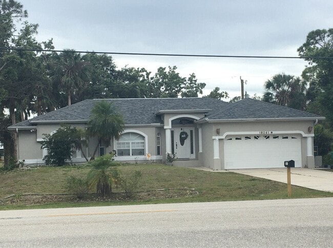 Primary Photo - $1,995 ** 3 Bed / 2 Bath * Single Family Home