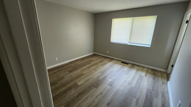 Building Photo - 2140 Teakwood Manor Dr
