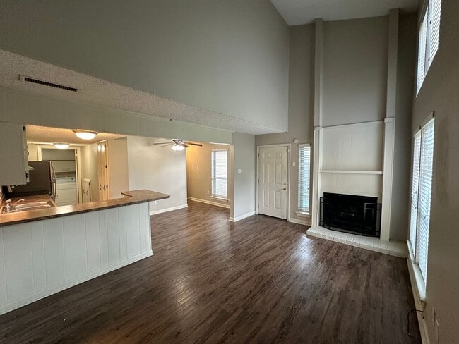 Building Photo - 1705 Port Oak Pl