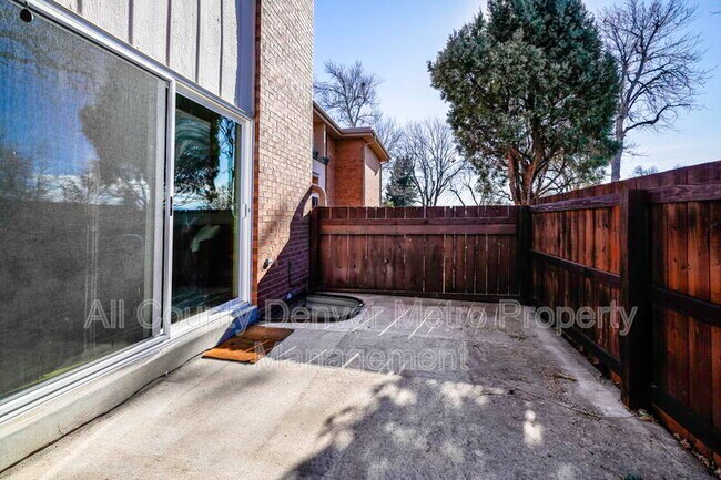 Building Photo - 2808 Eaton St