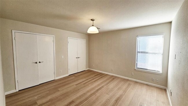 Building Photo - 11921 Shady Trail Ln