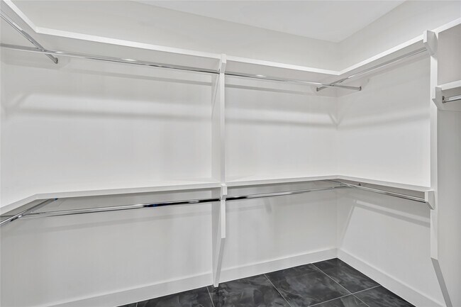 Building Photo - 430 N Hutcheson St