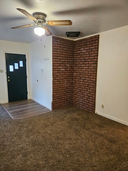 Building Photo - 256 S 6th St