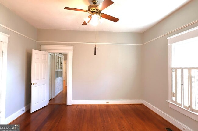 Building Photo - 217 Mountain View St