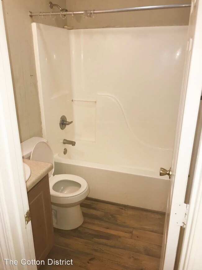 Building Photo - 307 1/2 Scales St