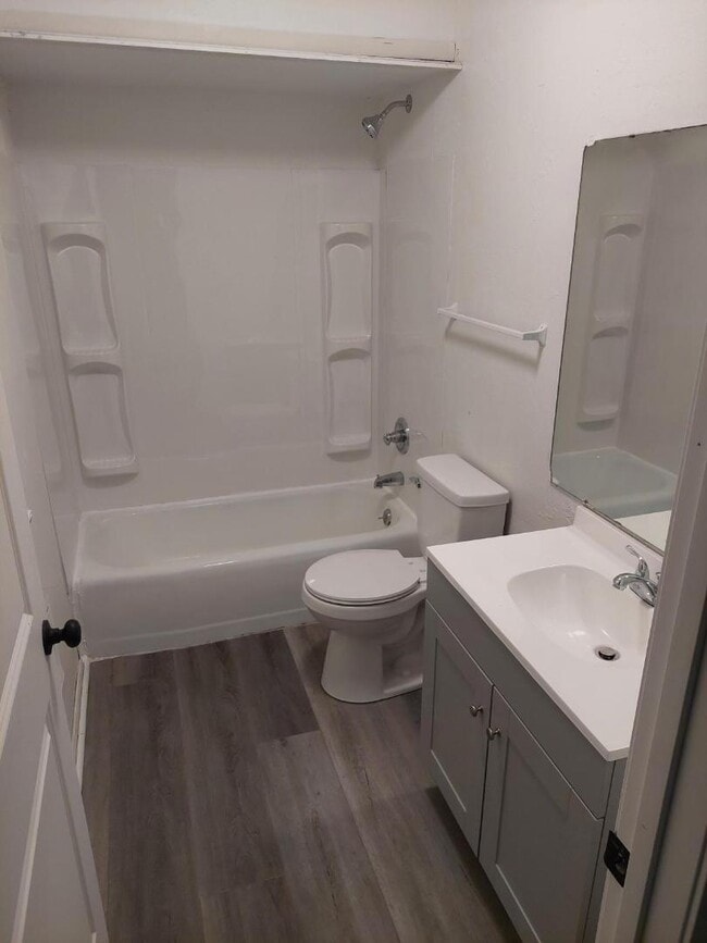 Building Photo - 1710 Parklane Dr