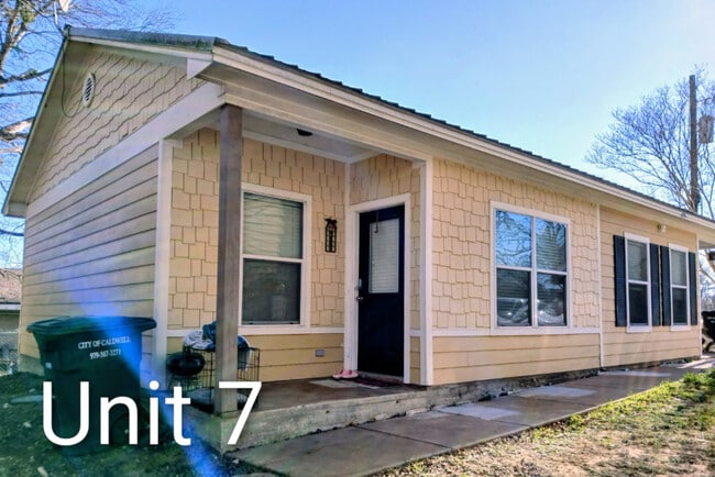 Building Photo - 204 E Buck St