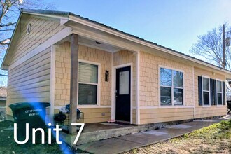 Building Photo - 204 E Buck St