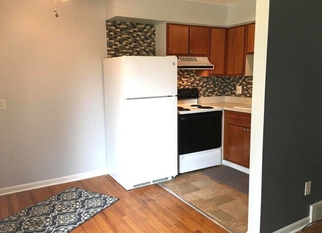 Building Photo - 4840 Briarwood Ave