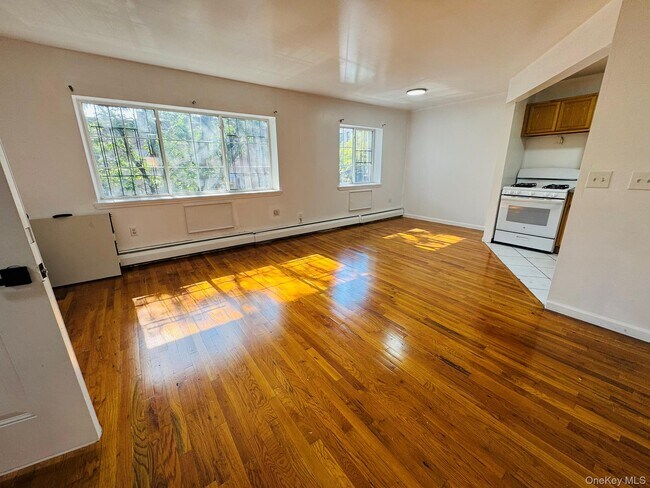 Primary Photo - 53 W 192nd St