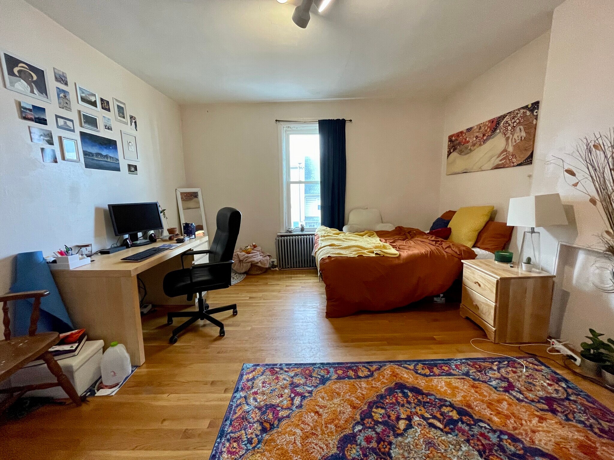 Building Photo - 686 Parker St