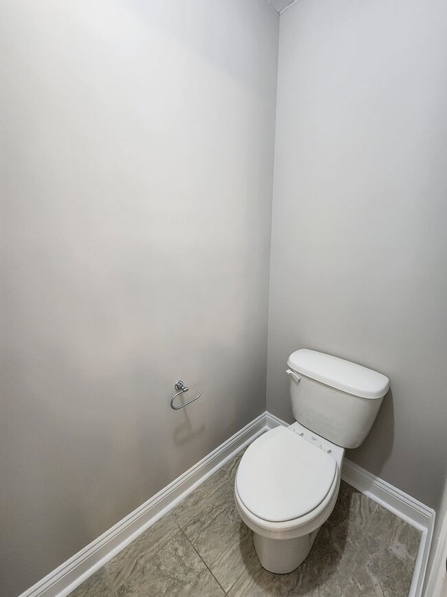 Building Photo - Charleston Style Home In Matthews